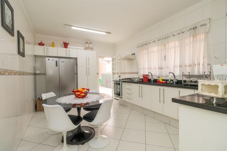 Casa à venda com 180m², 3 quartos e 3 vagasCozinha