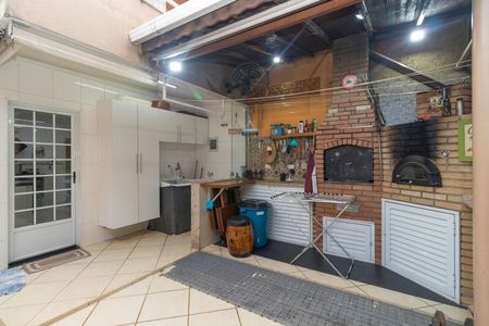 Casa à venda com 180m², 3 quartos e 3 vagasChurrasqueira - Forno a lenha