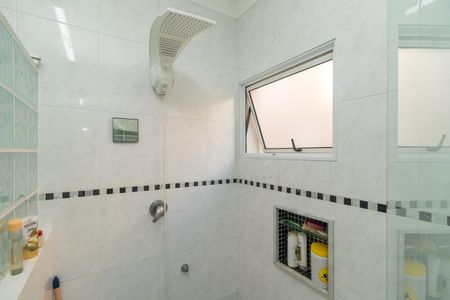 Casa à venda com 180m², 3 quartos e 3 vagasBanheiro da Suíte 1