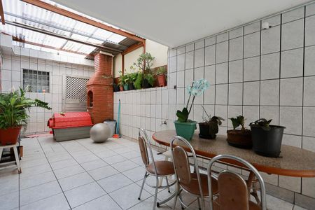 Casa à venda com 113m², 4 quartos e 3 vagasQuintal e área de lazer