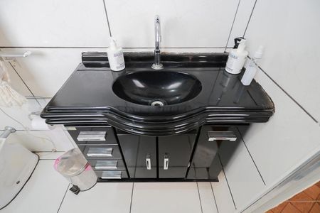 Casa à venda com 113m², 4 quartos e 3 vagasBanheiro 1