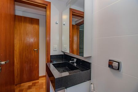 Apartamento à venda com 83m², 3 quartos e 2 vagas Apartamento à venda com 83m², 3 quartos e 2 vagasBanheiro Social