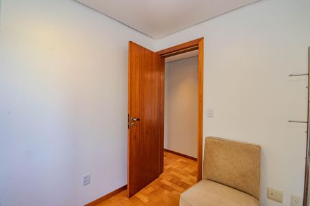 Quarto 1 de apartamento para alugar com 3 quartos, 83m² em Petrópolis, Porto Alegre