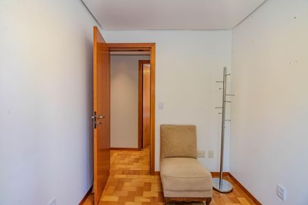 Quarto 1 de apartamento para alugar com 3 quartos, 83m² em Petrópolis, Porto Alegre