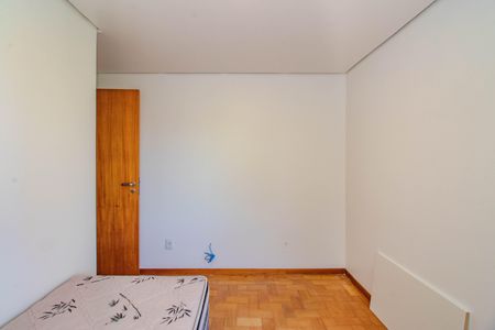 Quarto 2 de apartamento para alugar com 3 quartos, 83m² em Petrópolis, Porto Alegre