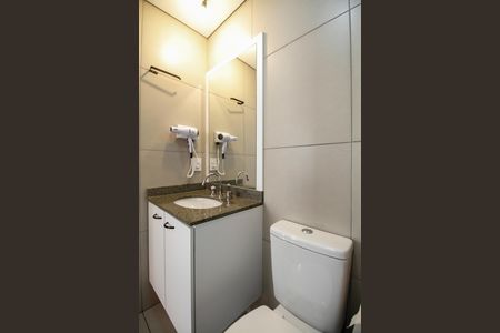 Banheiro de kitnet/studio à venda com 1 quarto, 23m² em Pinheiros, São Paulo