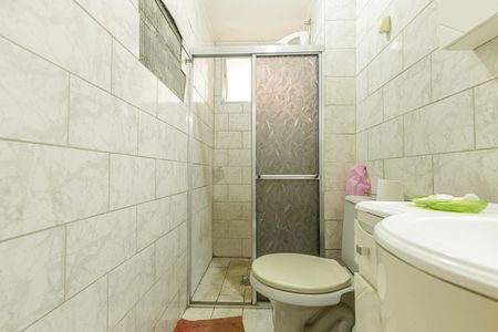 Banheiro  de apartamento para alugar com 1 quarto, 40m² em Jardim Itu, Porto Alegre