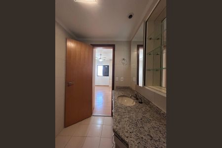 Apartamento à venda com 134m², 4 quartos e 3 vagasBanheiro da Suíte 1