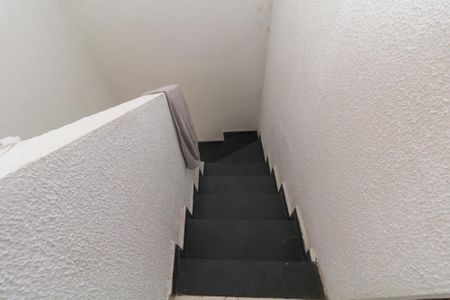 Casa de condomínio à venda com 70m², 2 quartos e 1 vagaEscada