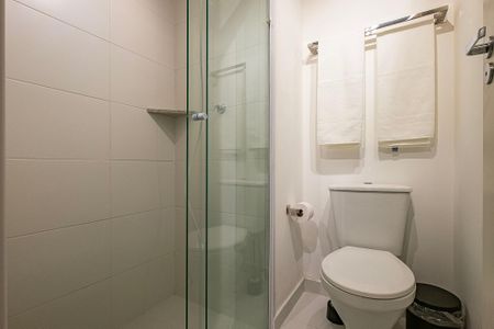 Banheiro de apartamento à venda com 1 quarto, 27m² em Pinheiros, São Paulo