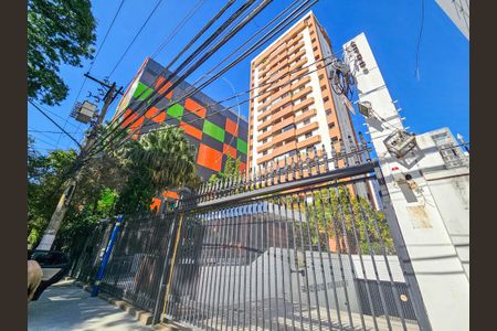 Apartamento à venda com 110m², 3 quartos e 2 vagas Apartamento à venda com 110m², 3 quartos e 2 vagasFachada e portaria