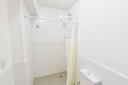 Banheiro de kitnet/studio para alugar com 1 quarto, 15m² em Cambuci, São Paulo