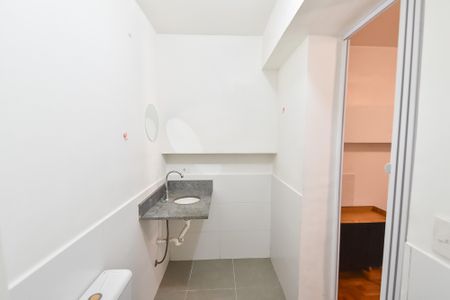 Banheiro de kitnet/studio para alugar com 1 quarto, 15m² em Cambuci, São Paulo
