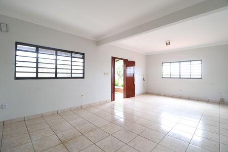 Sala de casa para alugar com 6 quartos, 210m² em Jardim Patricia, Uberlândia