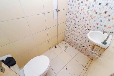 Banheiro de casa para alugar com 1 quarto, 40m² em Vila Carmosina, São Paulo