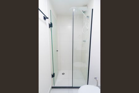 Banheiro da Suíte de apartamento para alugar com 1 quarto, 27m² em Jardim Itacolomi, São Paulo