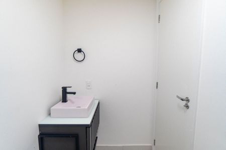 Banheiro da Suíte de apartamento para alugar com 1 quarto, 27m² em Jardim Itacolomi, São Paulo
