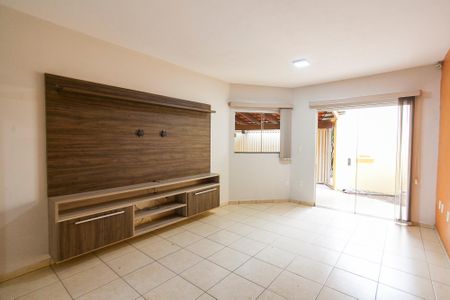 Casa para alugar com 4 quartos, 300m² em Santa Mônica, Uberlândia