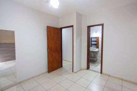 Casa para alugar com 4 quartos, 300m² em Santa Mônica, Uberlândia