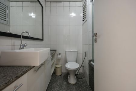 Casa de condomínio à venda com 106m², 2 quartos e 2 vagasBanheiro da Suíte