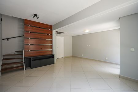 Sala de casa de condomínio à venda com 2 quartos, 106m² em Vila Andrade, São Paulo