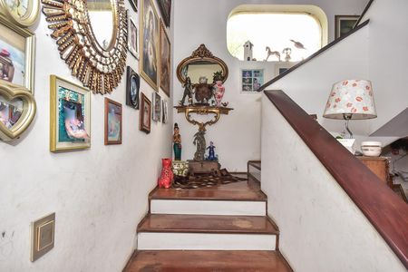 Casa à venda com 495m², 4 quartos e 3 vagasEscada