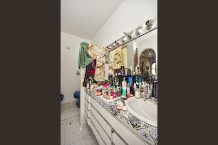 Casa à venda com 495m², 4 quartos e 3 vagasBanheiro Suíte 2