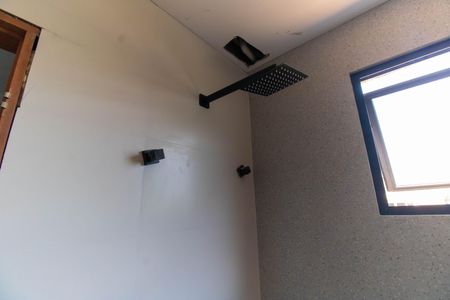 Casa de condomínio à venda com 206m², 3 quartos e 4 vagas Casa de condomínio à venda com 206m², 3 quartos e 4 vagasBanheiro da Suíte