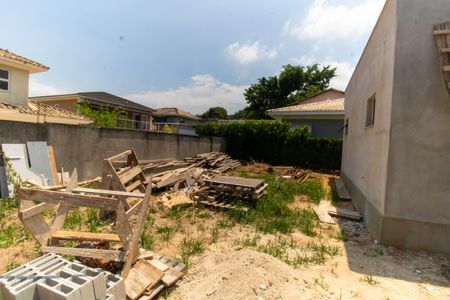 Casa de condomínio à venda com 206m², 3 quartos e 4 vagas Casa de condomínio à venda com 206m², 3 quartos e 4 vagasÁrea externa