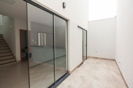 Varanda de casa para alugar com 3 quartos, 130m² em Novo Mundo, Uberlândia