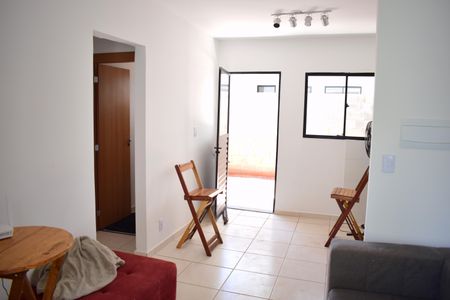 Sala de casa de condomínio para alugar com 2 quartos, 70m² em Parque Residencial Candido Portinari, Ribeirão Preto