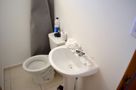 Banheiro 1 de casa de condomínio para alugar com 2 quartos, 70m² em Parque Residencial Candido Portinari, Ribeirão Preto