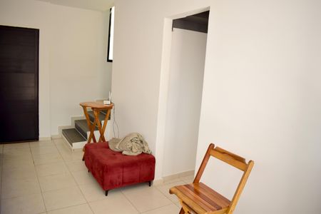 Sala de casa de condomínio para alugar com 2 quartos, 70m² em Parque Residencial Candido Portinari, Ribeirão Preto