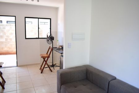 Sala de casa de condomínio para alugar com 2 quartos, 70m² em Parque Residencial Candido Portinari, Ribeirão Preto