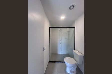 Banheiro  de kitnet/studio para alugar com 1 quarto, 25m² em Jardim das Acacias, São Paulo