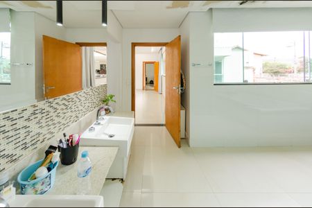 Casa à venda com 360m², 2 quartos e 10 vagasBanheiro suíte