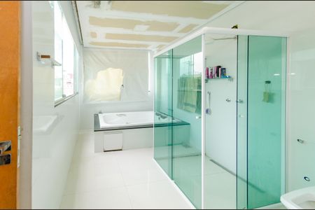 Casa à venda com 360m², 2 quartos e 10 vagasBanheiro suíte