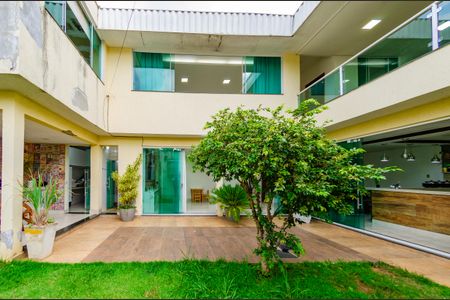 Casa à venda com 360m², 2 quartos e 10 vagasÁrea externa