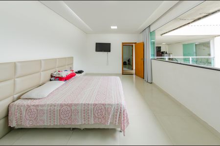 Casa à venda com 360m², 2 quartos e 10 vagasSuíte