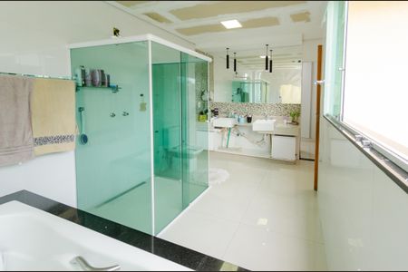 Casa à venda com 360m², 2 quartos e 10 vagasBanheiro suíte