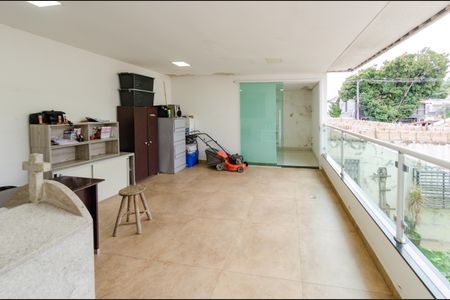 Casa à venda com 360m², 2 quartos e 10 vagasVaranda
