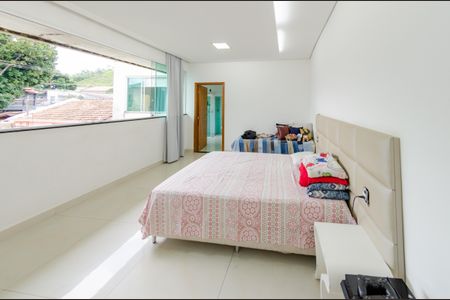 Casa à venda com 360m², 2 quartos e 10 vagasSuíte