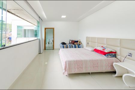 Casa à venda com 360m², 2 quartos e 10 vagasSuíte