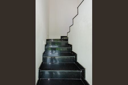 Casa à venda com 360m², 2 quartos e 10 vagasEscada