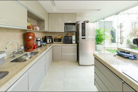 Casa à venda com 360m², 2 quartos e 10 vagasCozinha