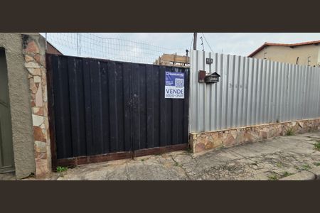 Casa à venda com 360m², 2 quartos e 10 vagasPlaquinha instalada