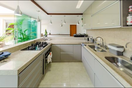 Casa à venda com 360m², 2 quartos e 10 vagasCozinha