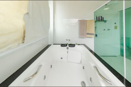 Casa à venda com 360m², 2 quartos e 10 vagasBanheiro suíte