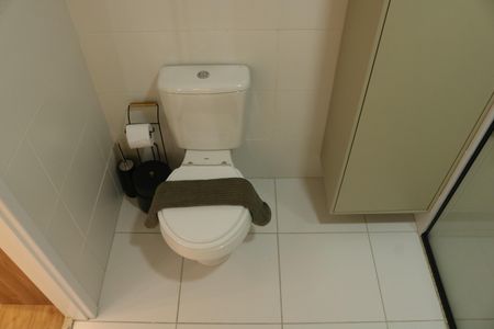 Banheiro de kitnet/studio para alugar com 1 quarto, 26m² em Pompeia, São Paulo