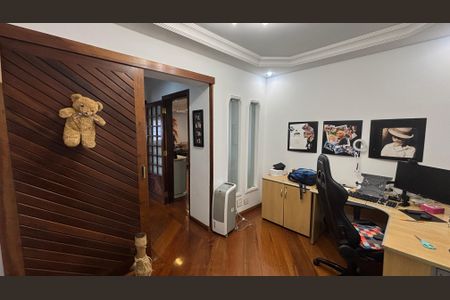 Apartamento à venda com 180m², 3 quartos e 3 vagasEscritório